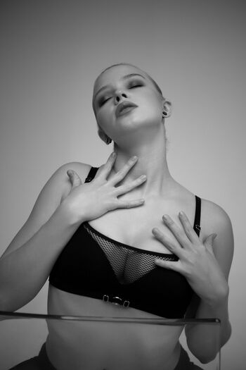 Full leaked Eva lee model page private photo