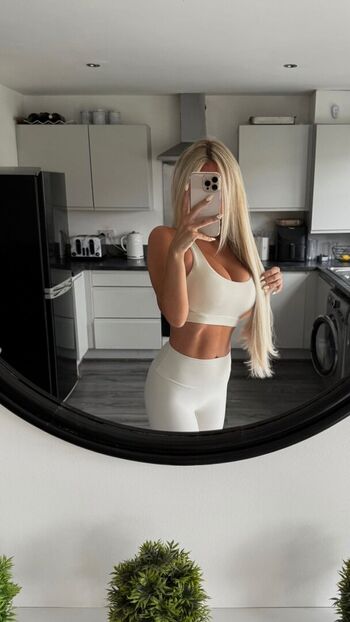 Full leaked Evef x private onlyfans photo