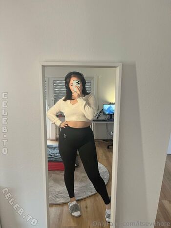 Full leaked Evelynxka page private photo