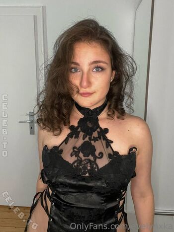 Full leaked Evelynxka page private photo