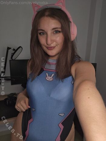 Full leaked Evelynxka page private photo