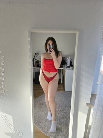 Full leaked Evelynxka page private photo