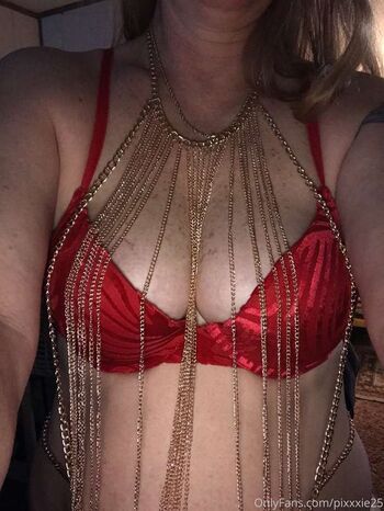 Full leaked Everyonelovespixie private photo