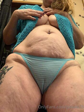 Full leaked Everyonelovespixie private photo