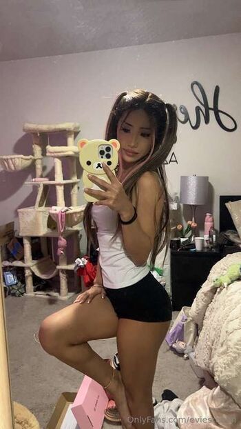 Full leaked Eviesrealm private photo