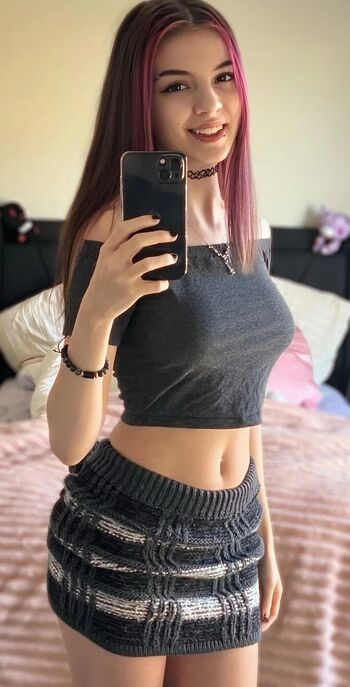 Full leaked Eviesunset private photo
