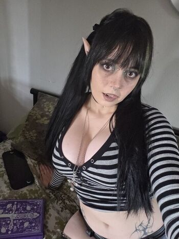 Full leaked Evil ari private photo