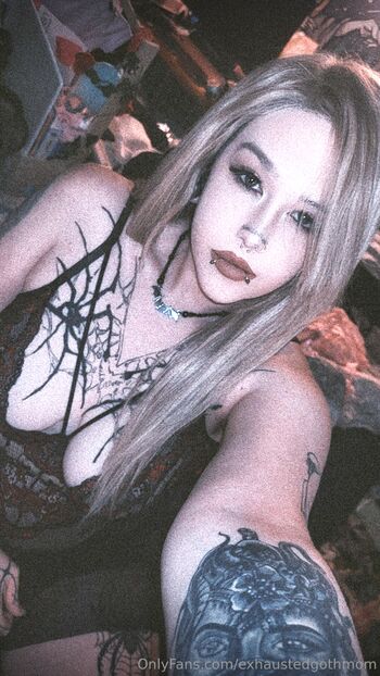 Full leaked Exhaustedgothmom private onlyfans photo