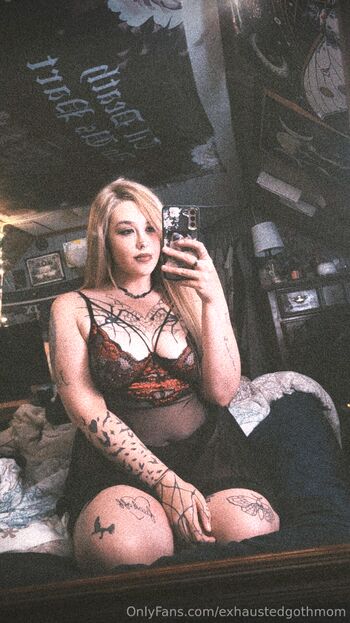 Full leaked Exhaustedgothmom private onlyfans photo