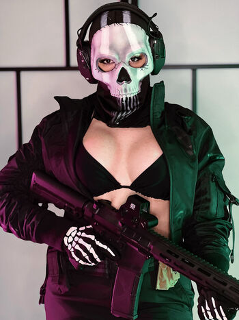 Ezy Summers Cosplay