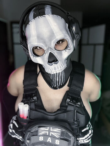Ezy Summers Cosplay