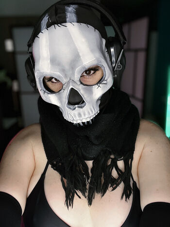 Ezy Summers Cosplay