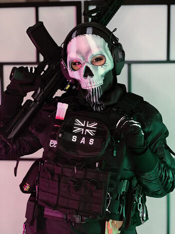 Ezy Summers Cosplay