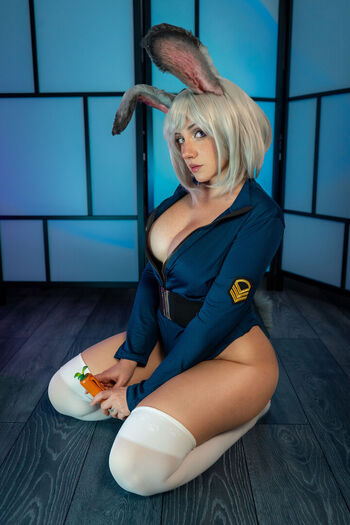 Ezy Summers Cosplay