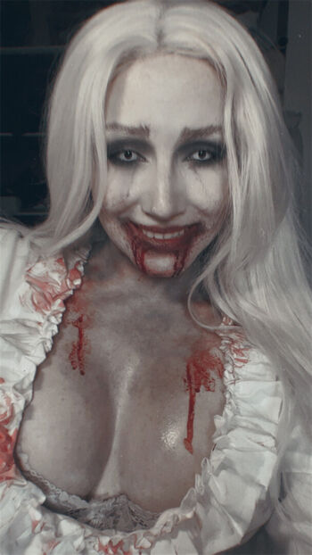 Ezy Summers Cosplay