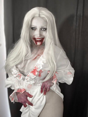 Ezy Summers Cosplay
