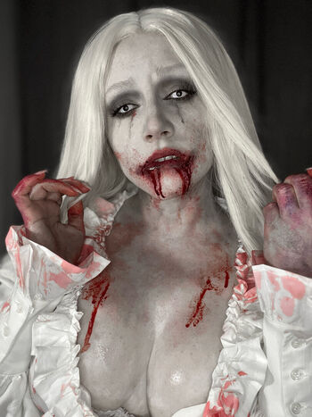 Ezy Summers Cosplay