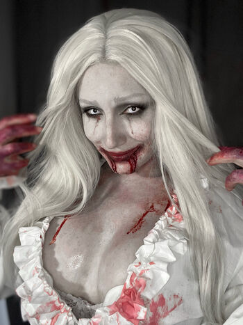 Ezy Summers Cosplay