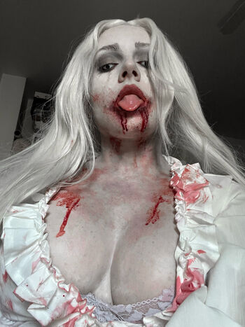 Ezy Summers Cosplay