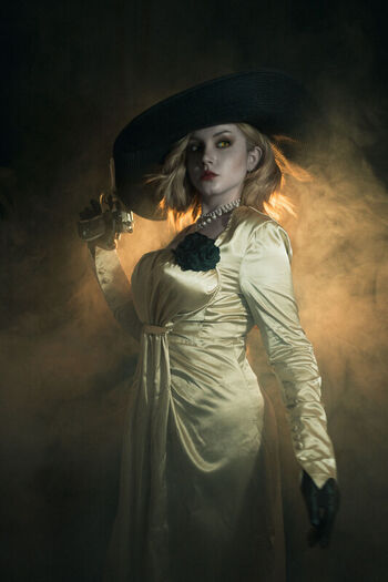 Ezy Summers Cosplay