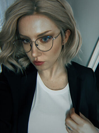 Ezy Summers Cosplay