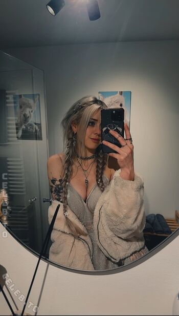 Full leaked Farbenfuchs page private onlyfans photo