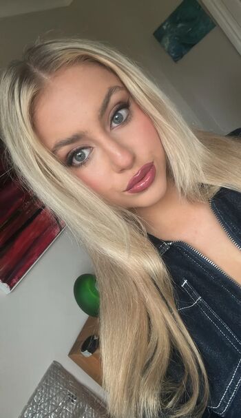 Full leaked Fayehanson private photo