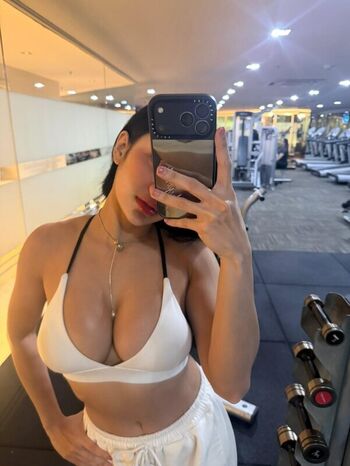 Full leaked Fbyana page private photo