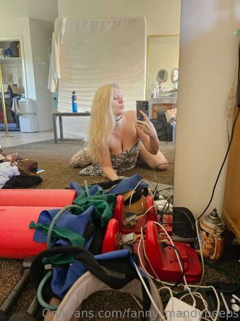 Full leaked Fefeesfannypeeps private photo