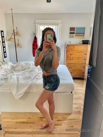 Full leaked Felicialovesponch page private photo
