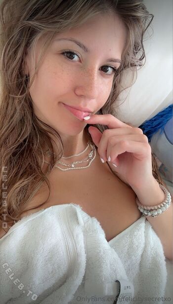 Full leaked Felicity smoak private photo