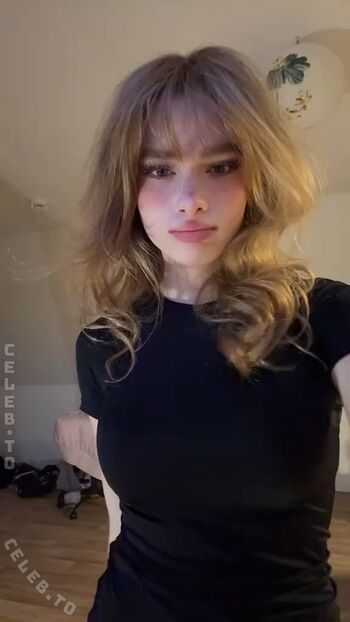 Full leaked Felinenyaa private onlyfans photo