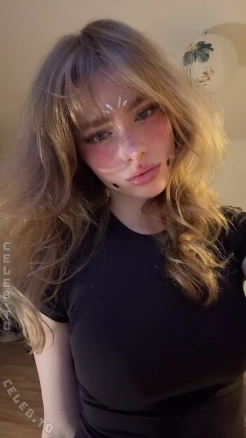 Full leaked Felinenyaa private onlyfans photo