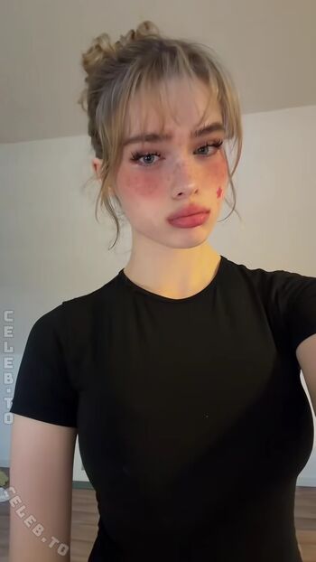 Full leaked Felinenyaa private photo
