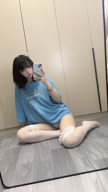 Full leaked Fengmaoss page private onlyfans photo