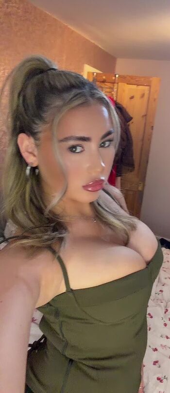 Full leaked Fiona private photo