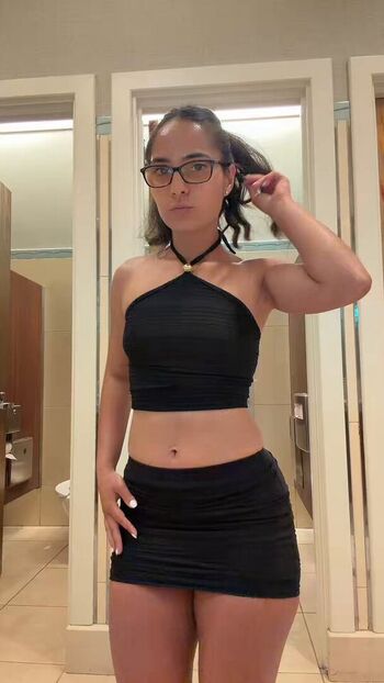 Full leaked Fizzypeach irl private photo