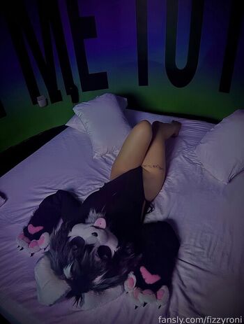 Full leaked Fizzyroni private photo