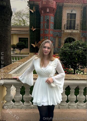Full leaked Flirtysophiaa private photo