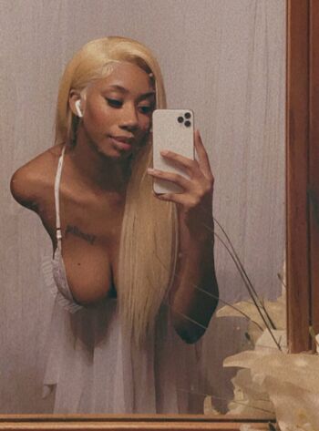 Full leaked Floating woman private onlyfans photo