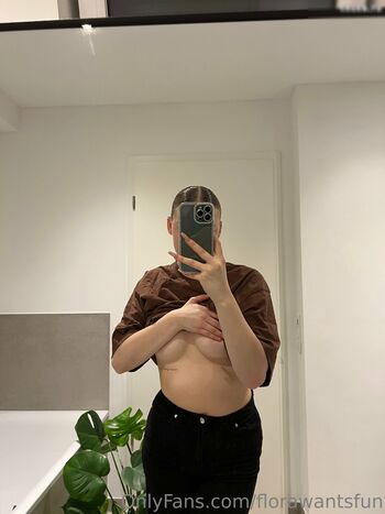 Full leaked Florawantsfun private onlyfans photo