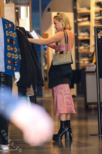 Full leaked Florence pugh private photo