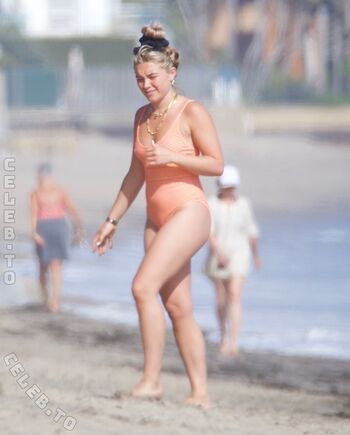 Full leaked Florence pugh private photo