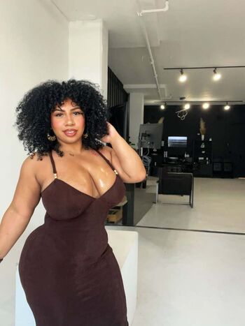 Full leaked Forevercurlybri private onlyfans photo