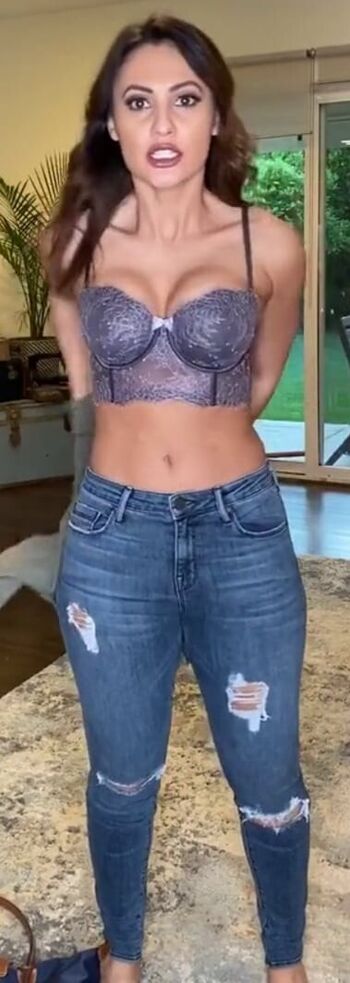 Francia Raisa