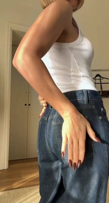 Full leaked Frankie bridge private onlyfans photo