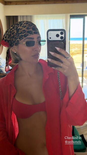 Full leaked Frankie bridge page private photo