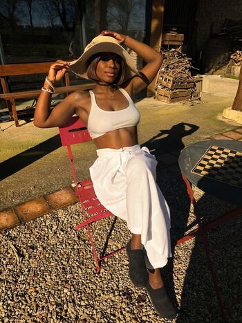 Full leaked Fsemelagne page private onlyfans photo