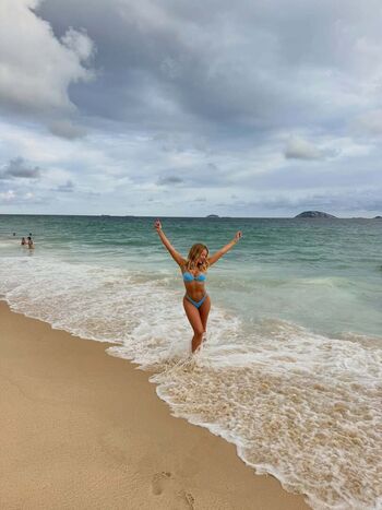 Full leaked Gabi lopes private onlyfans photo