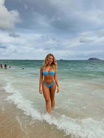 Full leaked Gabi lopes private onlyfans photo